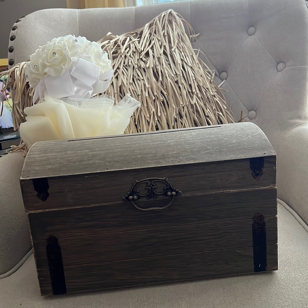 Brand new NWOT wedding wooden card box